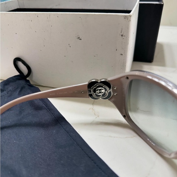 Chanel Grey Frame Camellia Flower Sunglasses. FULL SET - Picture 2 of 7